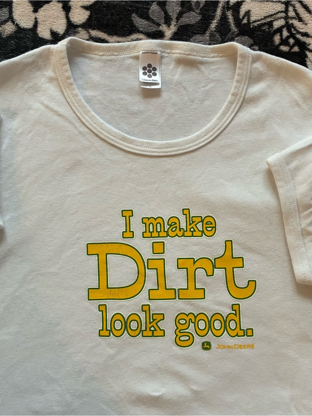 A4 - WOMENS JOHN DEERE I MAKE DIRT LOOK GOOD Y2K T SHIRT